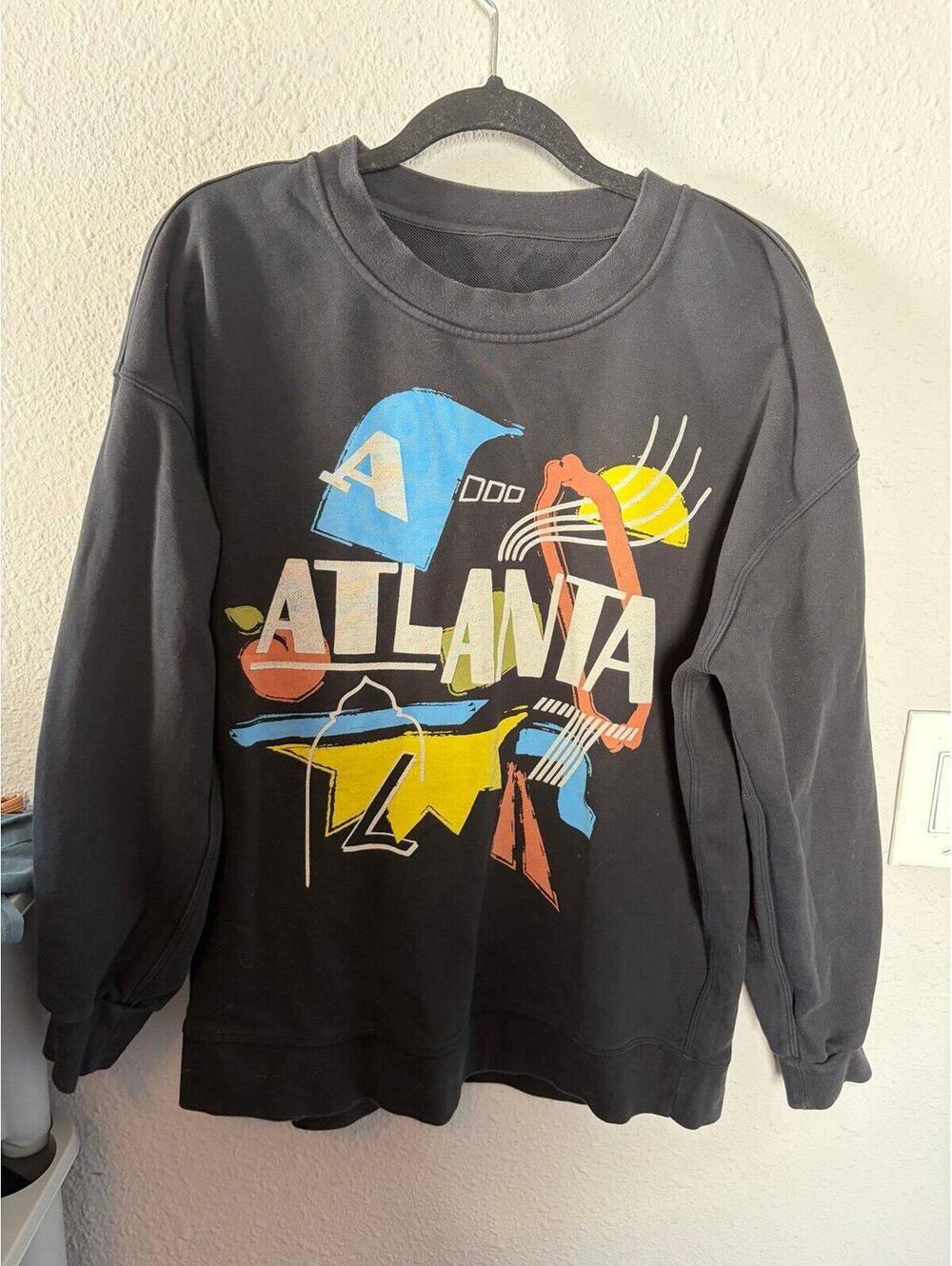 Lululemon Perfectly Oversized Crewneck Atlanta Graphic Black. Best for a 6-8 for